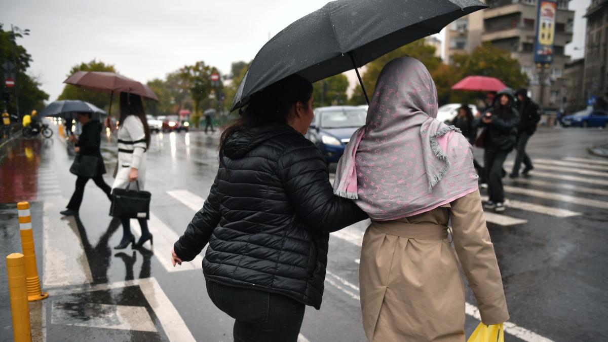 ANM: Ploi însemnate cantitativ și temperaturi de 24 de grade Celsius săptămâna viitoare Avertismentele de cod galben au fost emise de Administrația Națională de Meteorologie (ANM) pentru vânt puternic în sudul țării, dar și pentru ploi însemnate cantitativ, lapoviță și ninsoare în regiunile de nord, centru, sud și est