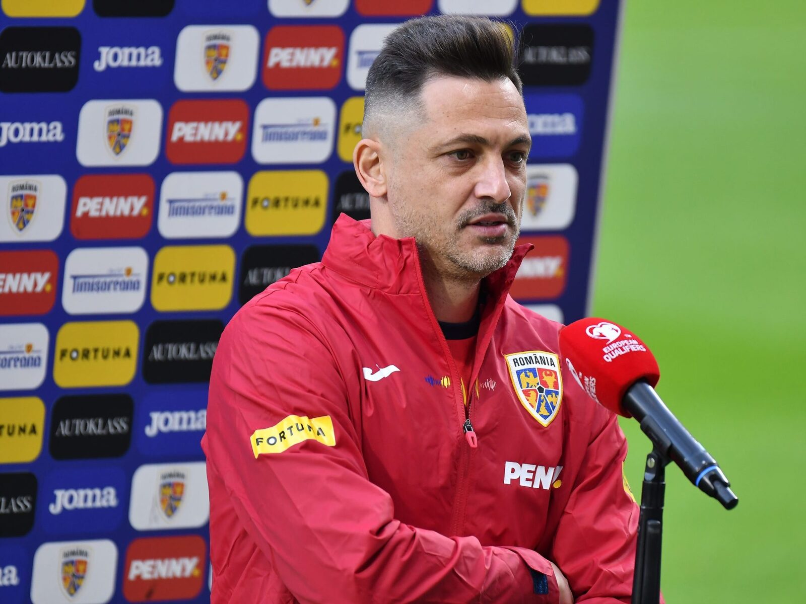 Naționala de fotbal a României ratează calificarea la Cupa Mondială și se confruntă cu probleme de mentalitate Echipa națională de fotbal a României a ratat calificarea la Cupa Mondială din 2026, pierzând barajul cu Turcia, scor 0-1