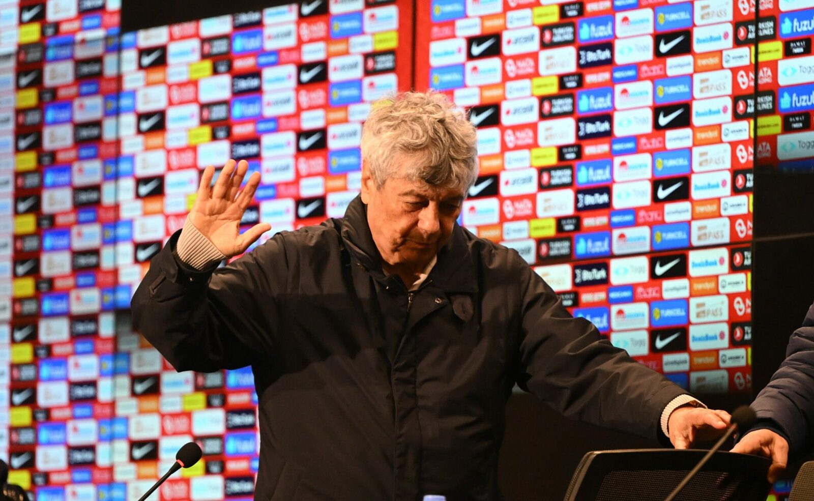 Mircea Lucescu, apel telefonic neașteptat pentru un antrenor din SuperLigă