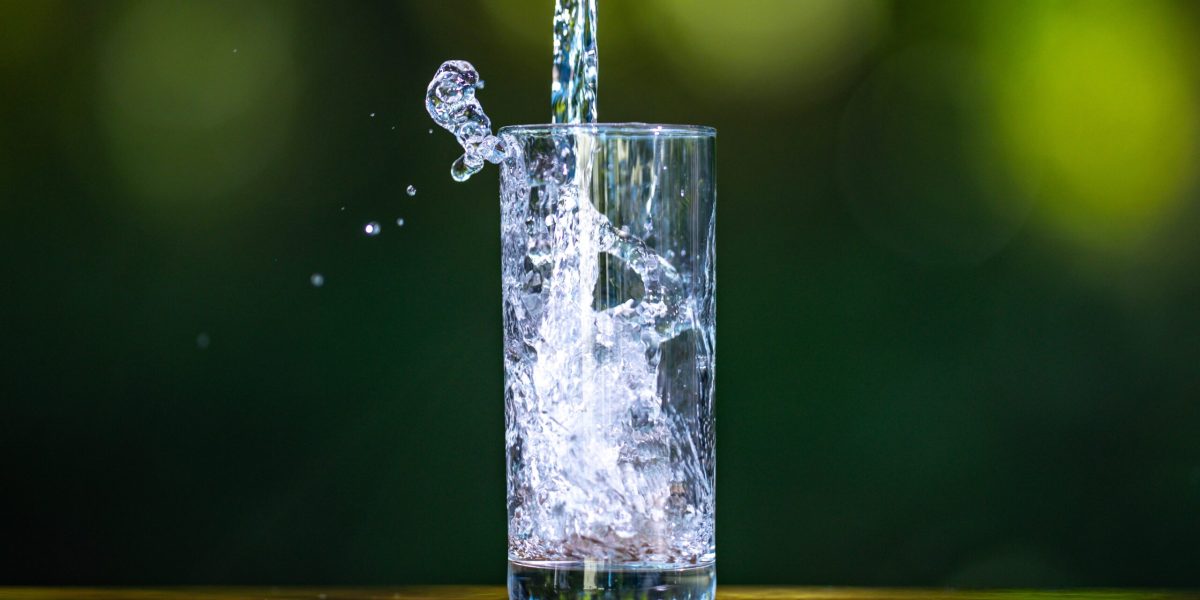 Apa, inamicul ascuns: Cum te poate îmbolnăvi un pahar banal