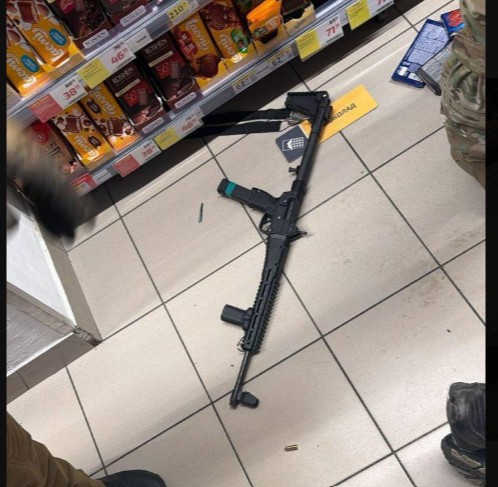 Înarmat cu mitralieră, bărbat arestat la Kiev, în plină stradă