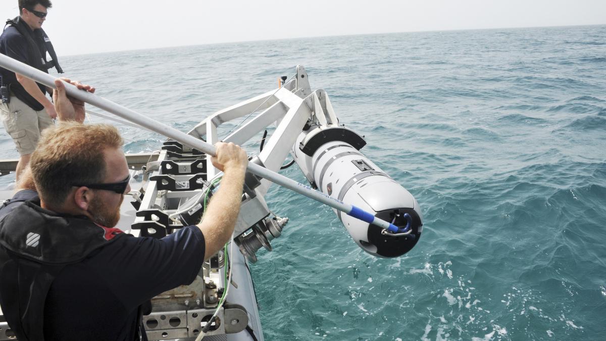 Armata SUA trimite drone în Ormuz: Război Submarin cu minele iraniene