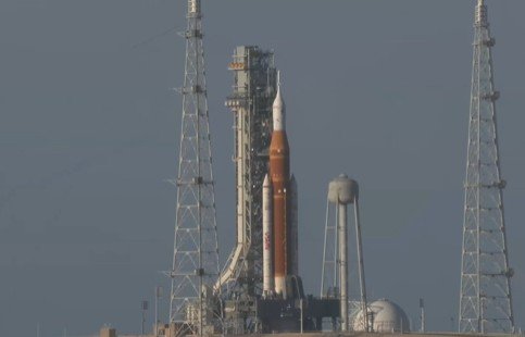 Misiune istorică: Racheta Artemis 2 a decolat cu patru astronauți la bord O nouă eră a explorării spațiale a început odată cu decolarea rachetei Artemis 2 a NASA din Florida, miercuri seară