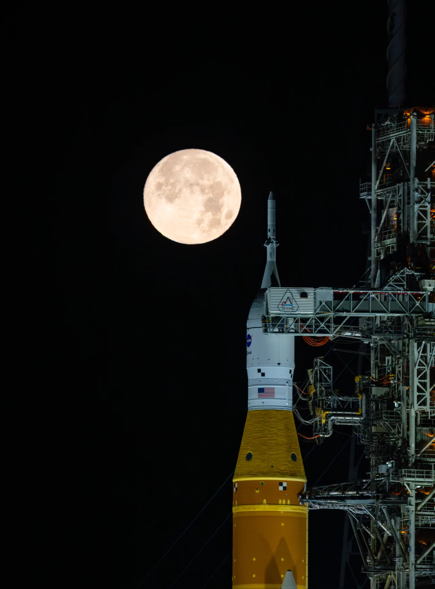 Companiile private se pregătesc pentru asaltul NASA asupra Lunii Industria spațială privată se pregătește intens pentru a satisface cererea tot mai mare a NASA pentru misiuni pe Lună, atât robotice, cât și cu echipaj