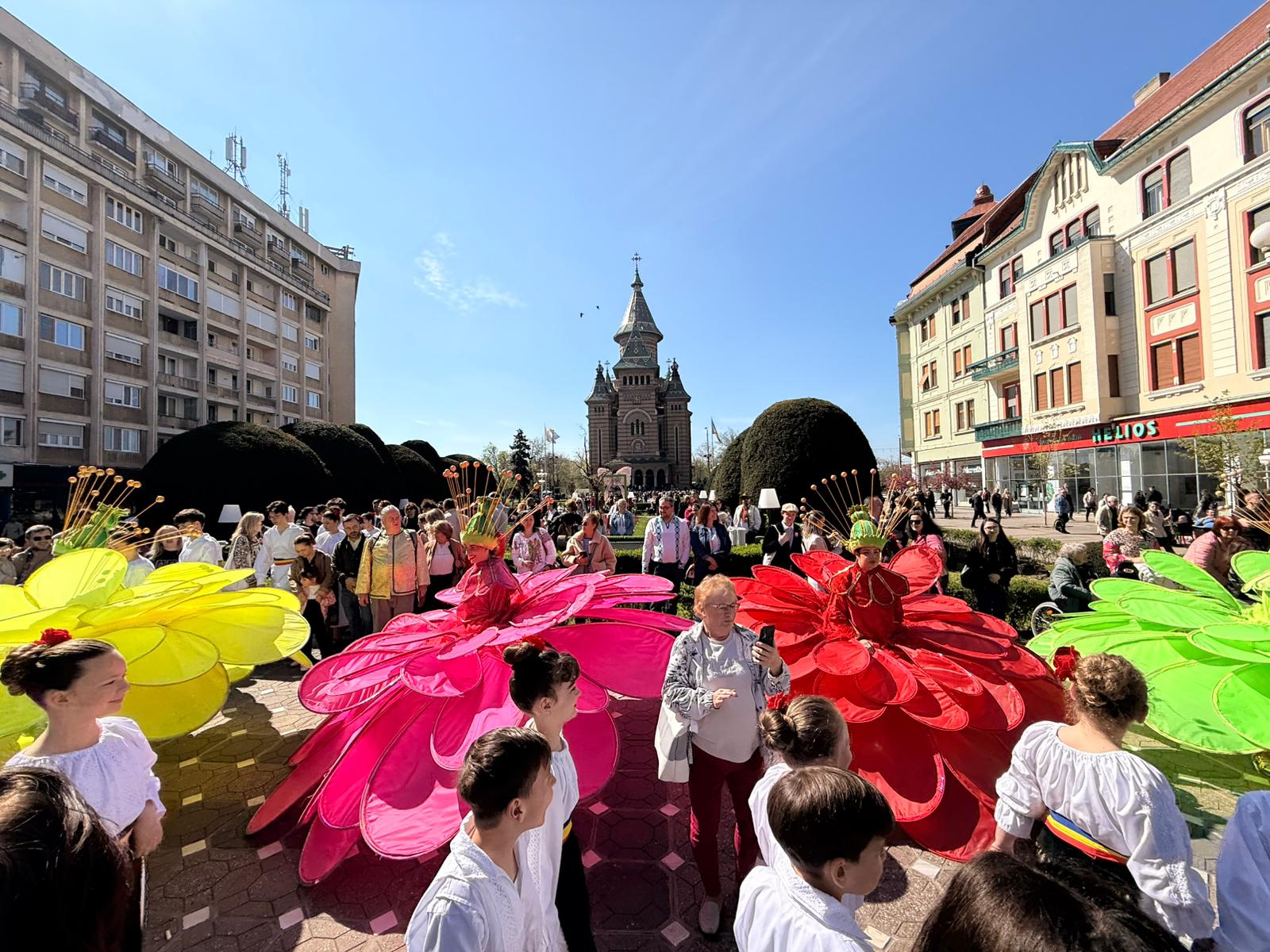 Timișoara s-a transformat într-o grădină de poveste de Florii Timișoara – Străzile din Timișoara au fost animate de culoare și bucurie în ziua de Florii