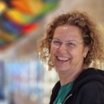 Asistenta medicală, eroină salvatoare, duce lupta vieții