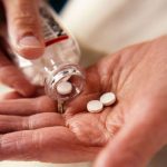 Medicament banal, acasă la mulți, reduce riscul de cancer: Explicația medicilor