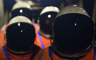 Astronauții Artemis II stabilesc recordul de distanță față de Pământ Echipajul misiunii Artemis II a stabilit un nou record istoric recent, devenind oamenii care au atins cea mai mare distanță față de Pământ în timpul unui zbor în jurul Lunii