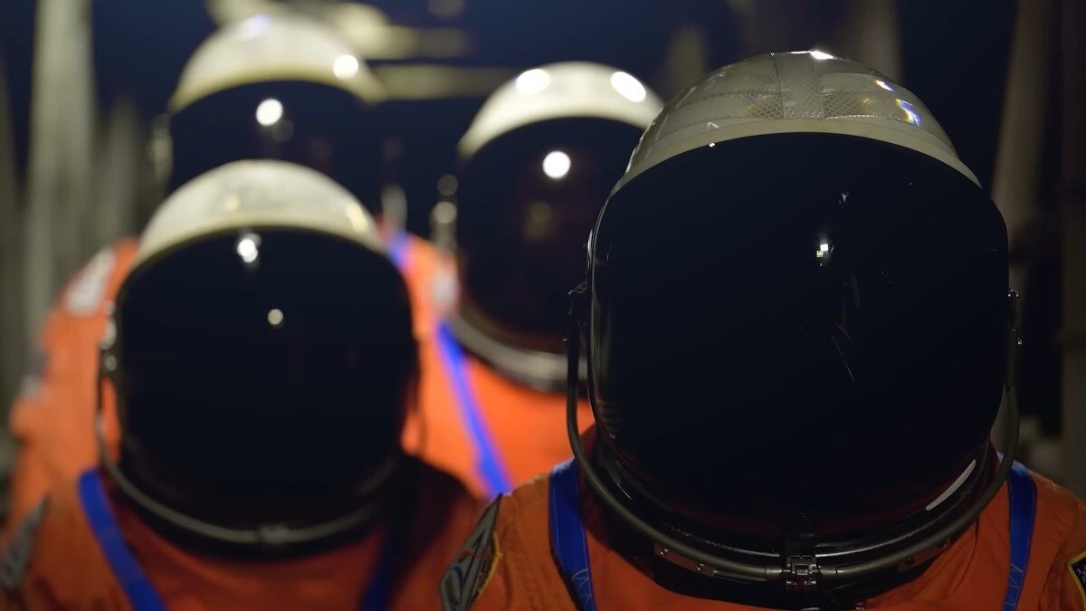 Astronauții Artemis II stabilesc recordul de distanță față de Pământ Echipajul misiunii Artemis II a stabilit un nou record istoric recent, devenind oamenii care au atins cea mai mare distanță față de Pământ în timpul unui zbor în jurul Lunii