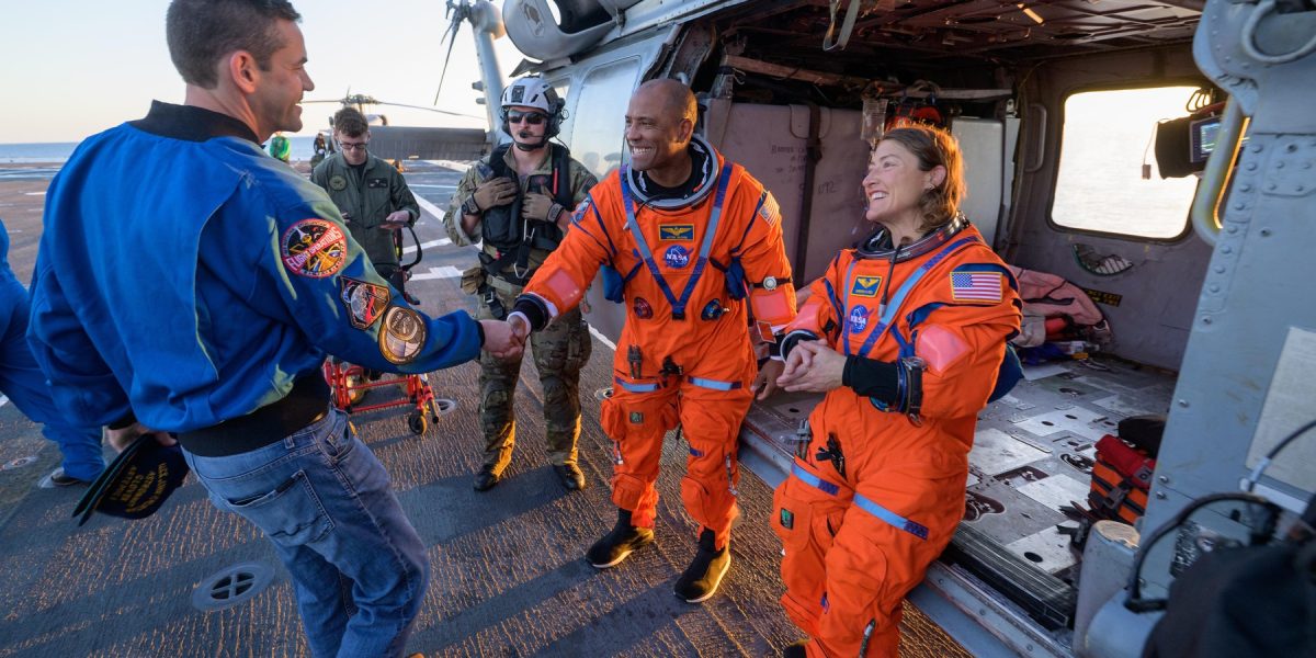 Revenirea Eroică a Astronautilor Artemis 2: Primele Imagini de pe Pământ!