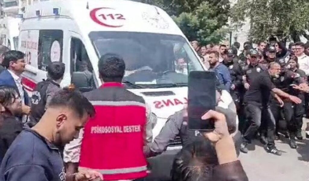 Atac armat într-o școală: Elev a ucis 4 și a rănit 20 de colegi în clase