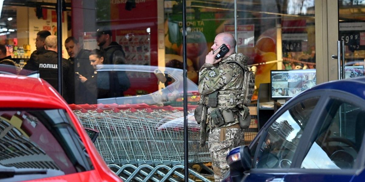 Masacru la Kiev: Atac armat într-un supermarket, șase morți, atacatorul ucis