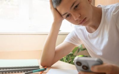 Atenția umană, o resursă tot mai prețioasă: cum ne afectează explozia informațională Economistul și psihologul Herbert A