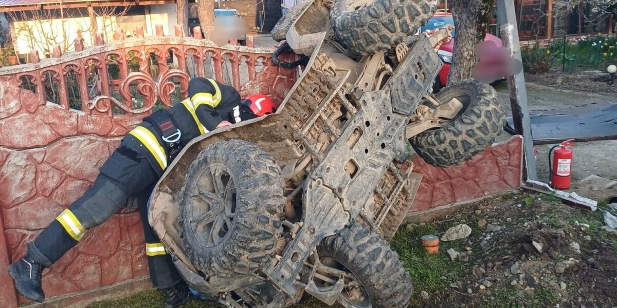 Accident de Paște: ATV răsturnat pe gard într-o zi de sărbătoare