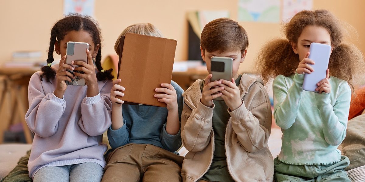 Estonia: Copiii, scoși de pe rețelele sociale? Decizie controversată în UE