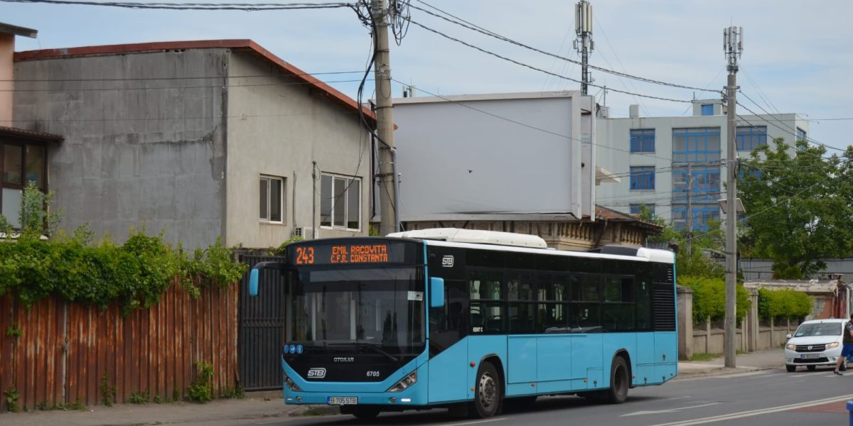 Blocaj în București: Autobuzele 102, 243 și N106, rute modificate două nopți