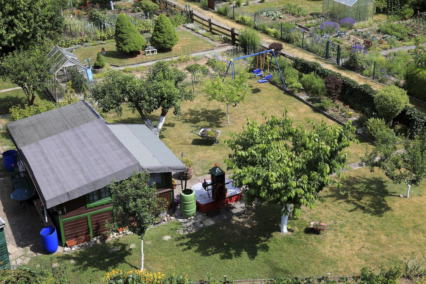 # Atenție, proprietari! Construirea unei anexe fără autorizație vă poate aduce amenzi usturătoare Indiferent că vorbim despre un garaj, o magazie sau un simplu spațiu de depozitare, legea română impune obținerea unei autorizații de construire