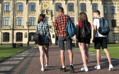 Mii de studenți din România, afectați de scandalul burselor din Marea Britanie