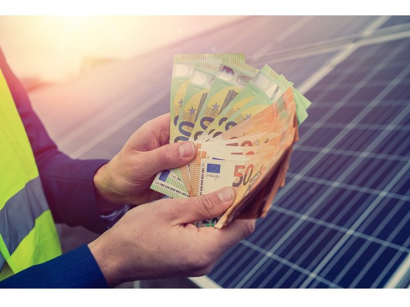 Fonduri UE 2026: Fermierii și antreprenorii pot primi 20 mil. Eur pentru energie verde (ghid afir)