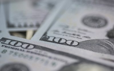 Chinezoaică furioasă: 160.000 de dolari, aruncați de la balcon după ceartă