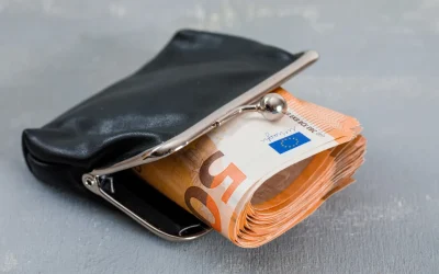 Străini prinși pe autostradă, după ce au furat o borsetă cu 60.000 lei
