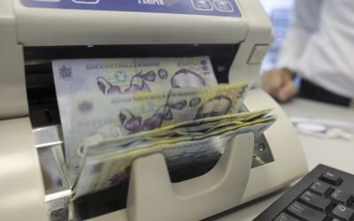 Banca Națională a României a cheltuit peste un miliard de euro pentru a apăra leul Banca Națională a României (BNR) a intervenit masiv pe piața valutară în luna martie, cheltuind peste un miliard de euro pentru a contracara presiunile asupra monedei naționale, potrivit unei analize Bloomberg