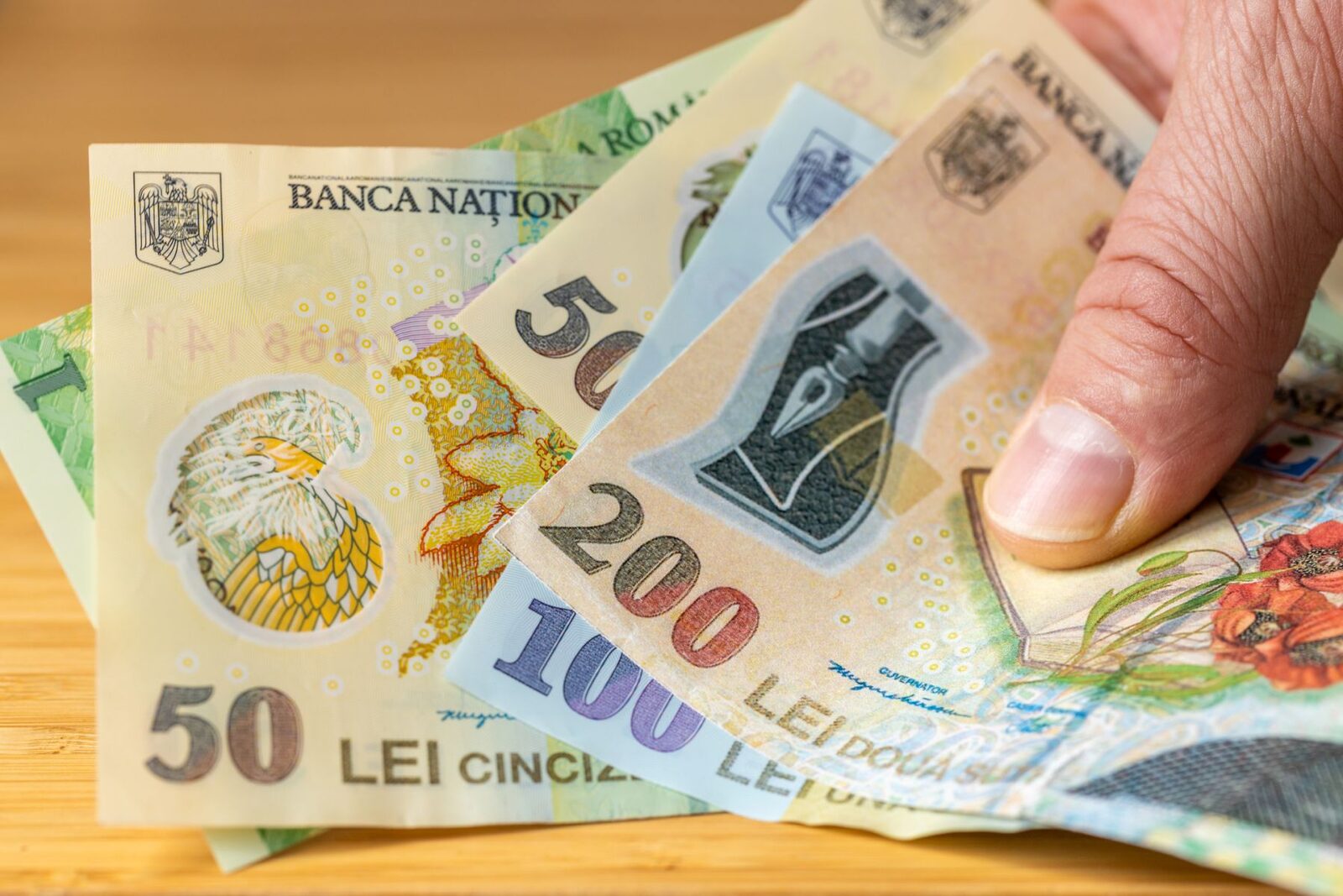 Mai scump ca mâncarea: Statul român te costă o avere