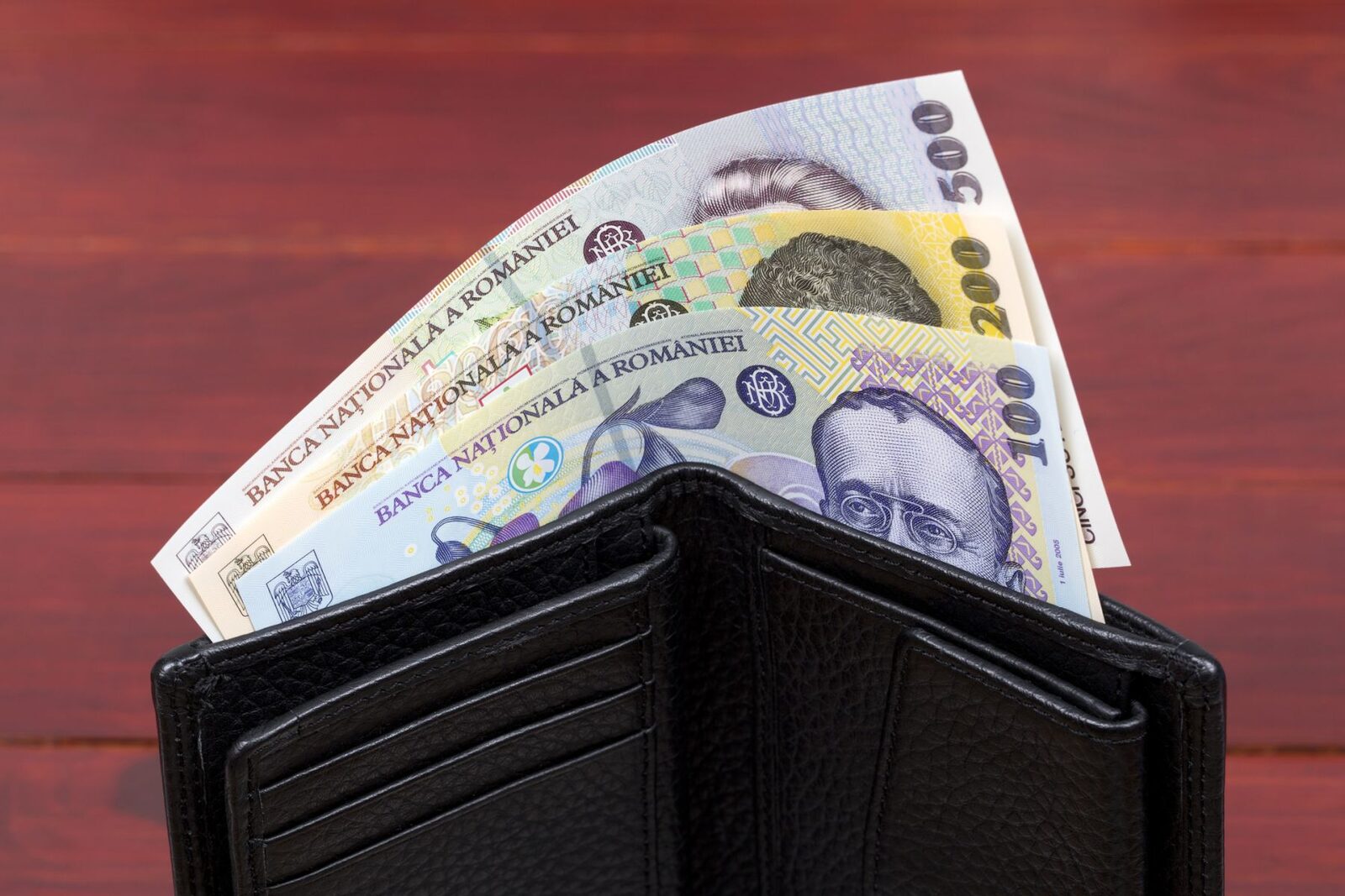 Economistul-șef al BRD, Florian Libocor, oferă sfaturi pentru a naviga prin apele tulburi ale economiei București – Într-o perioadă marcată de incertitudine economică, cu inflație ridicată și schimbări constante, economistul-șef al BRD, Florian Libocor, vine cu sfaturi practice pentru a ne proteja finanțele personale și pentru a evita panica