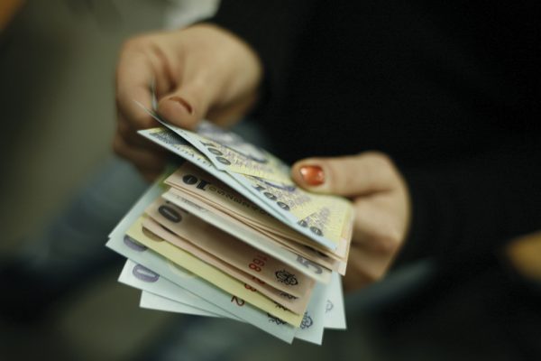 Venituri record pentru români: 9454 lei/gospodărie în trimestrul IV 2025