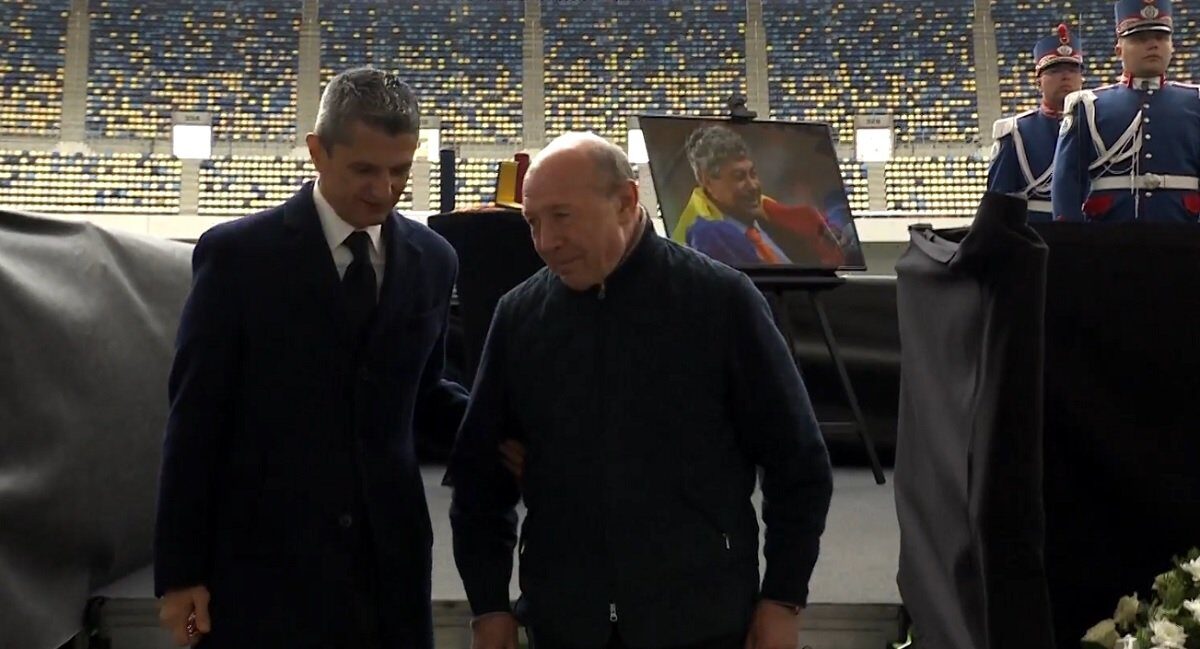 Fostul președinte Traian Băsescu a adus un omagiu joi lui Mircea Lucescu la Arena Națională, un gest care a marcat respectul pentru cariera impresionantă a antrenorului de fotbal