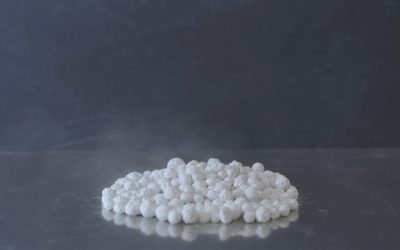 O baterie termică din ciment promite o revoluție în stocarea energiei O companie americană a dezvoltat o baterie termică inovatoare, bazată pe un proces chimic simplu, dar ingenios: reacția dintre oxidul de calciu (var nestins) și apă