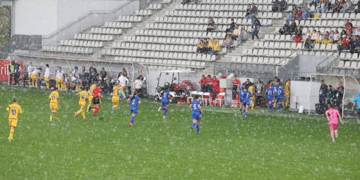 Grindină APOCALIPTICĂ la București: Meciul României, întrerupt. Imagini de pe Arcul de Triumf