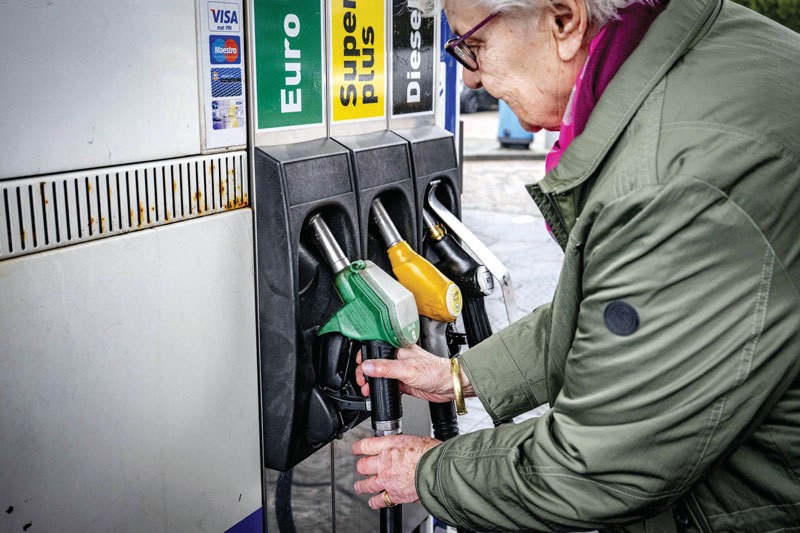 Proteste FURIOASE în Irlanda: Poliția declară acțiunile anti-preț ilegale