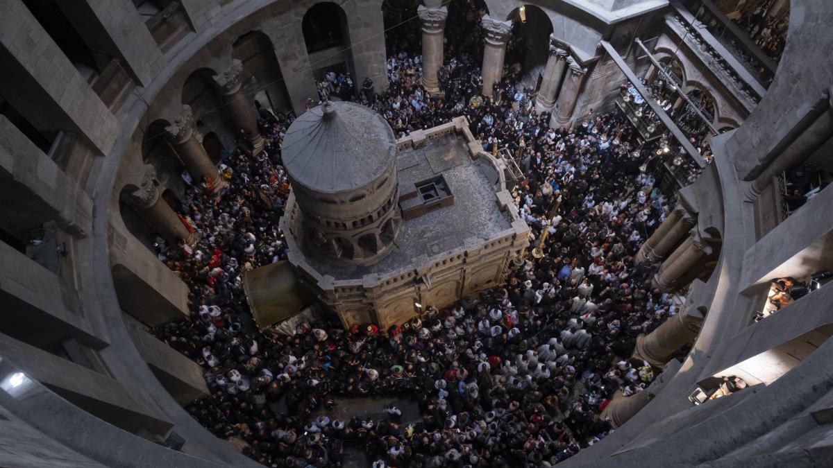 Biserica Sfântului Mormânt din Ierusalim a fost redeschisă joi, 9 aprilie 2026, după 40 de zile de restricții impuse din cauza conflictului din Orientul Mijlociu