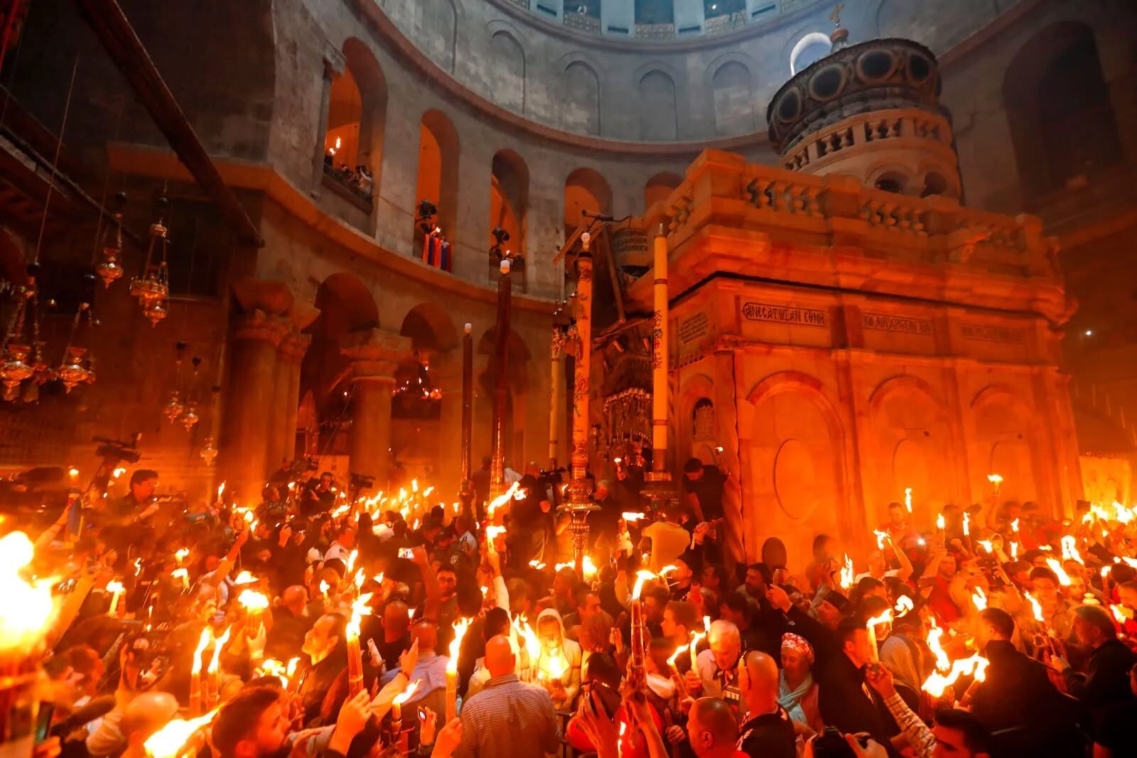 Biserica Sfântului Mormânt din Ierusalim a fost redeschisă pentru vizite și rugăciune, după 40 de zile de restricții impuse pe fondul conflictului din Orientul Mijlociu