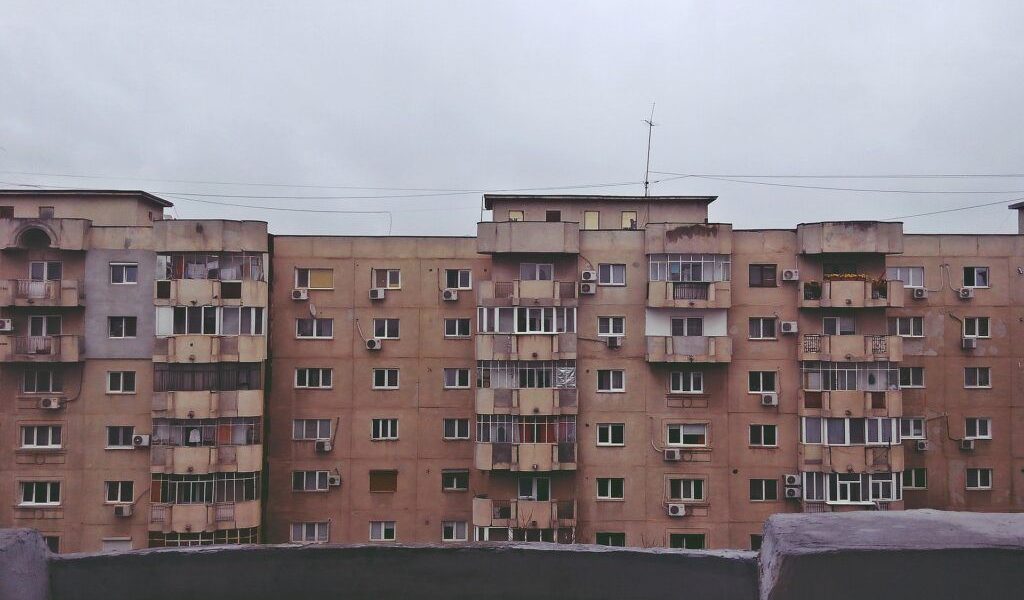 Blocuri: Românii, direct răspunzători de daunele făcute vecinilor de sub ei