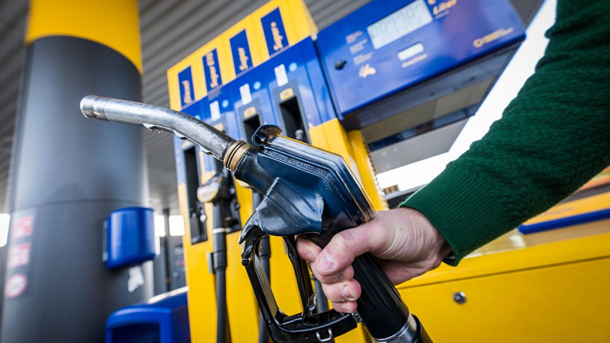 Bolojan: Guvernul nu profită de scumpirea carburanților