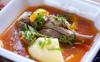 Borșul de miel, deliciul pascal: Beneficii, riscuri și secretul preparării