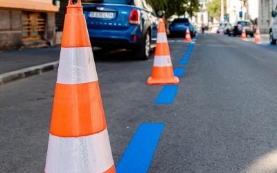 Schimbări majore la parcările din București: Hibridele, excluse de la gratuitate Începând cu 1 mai 2026, șoferii de mașini hibride din București nu vor mai beneficia de parcarea gratuită în parcările publice