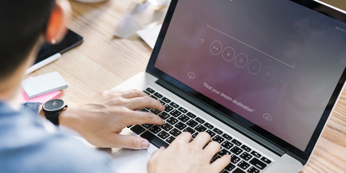 Cosmeticele pentru bărbați anti-îmbătrânire cuceresc Google șî influencerii