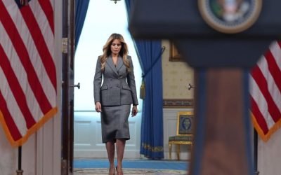 Melania Trump intră în scenă: Declarația surprinzătoare despre scandalul Jeffrey Epstein Prima doamnă a Statelor Unite, Melania Trump, a făcut o declarație neașteptată joi, în legătură cu controversatul scandal Jeffrey Epstein