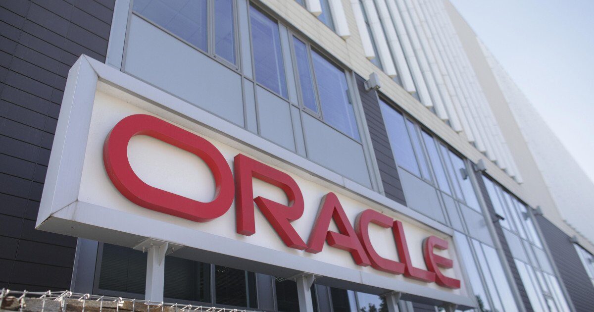 Oracle, gigantul american din domeniul software, a demarat un nou val de concedieri, pe fondul investițiilor masive în infrastructura dedicată inteligenței artificiale (IA)