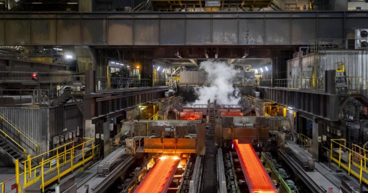 Consiliul Concurenței a autorizat preluarea activelor ArcelorMittal Hunedoara de către UMB Steel SRL, parte a grupului UMB, deținut de familia Umbrărescu