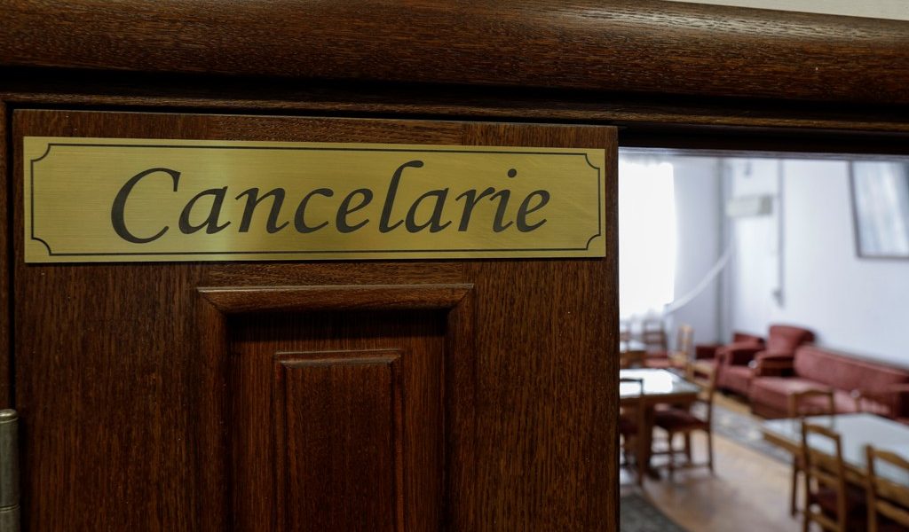 Titularizare reluată: Profesorii pot da examenul, după blocaj