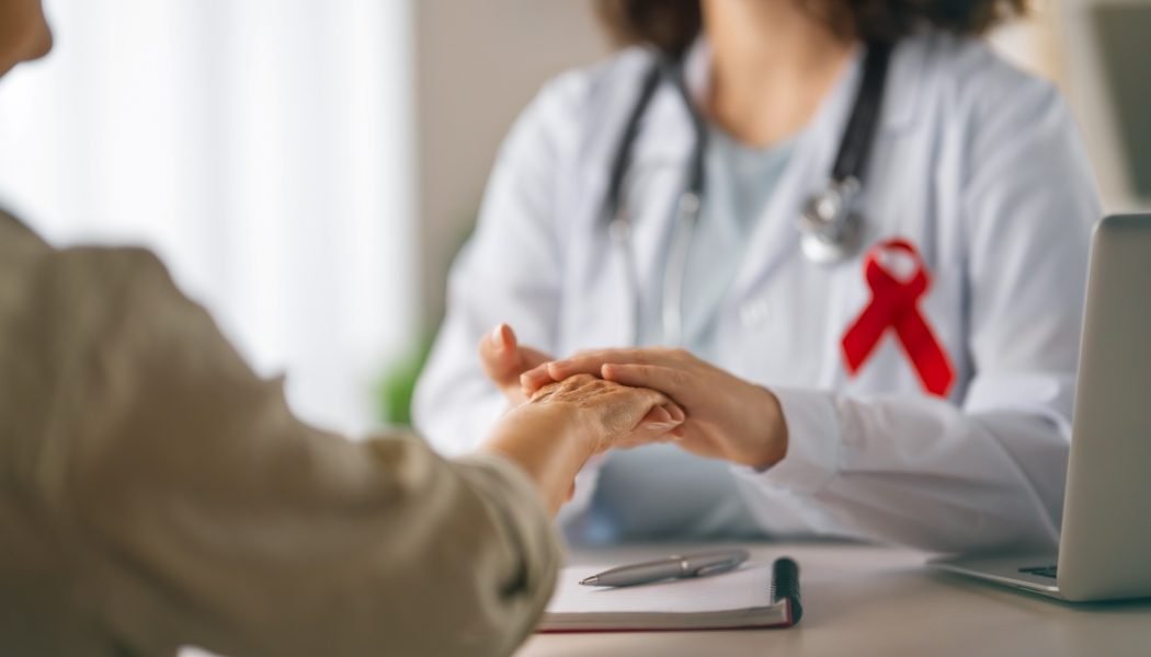 Diagnostic crunt după ani de suferință: O femeie din SUA luptă cu o formă rară de cancer Ashleigh Smith, o femeie în vârstă de 36 de ani, a trecut printr-o experiență medicală dificilă, marcată de ani de simptome inexplicabile