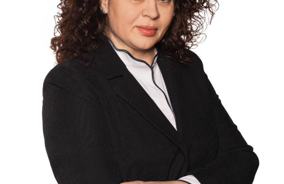 Inteligența artificială (AI) nu a declanșat încă un val masiv de concedieri, dar erodează treptat locurile de muncă pentru tineri și angajații din domeniul administrativ