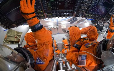 Reintrarea capsulei spațiale: Spectacol de lumină pe cer