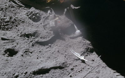 O PENĂ de șoim pe Lună? NASA dezvăluie misterul foto-bombă