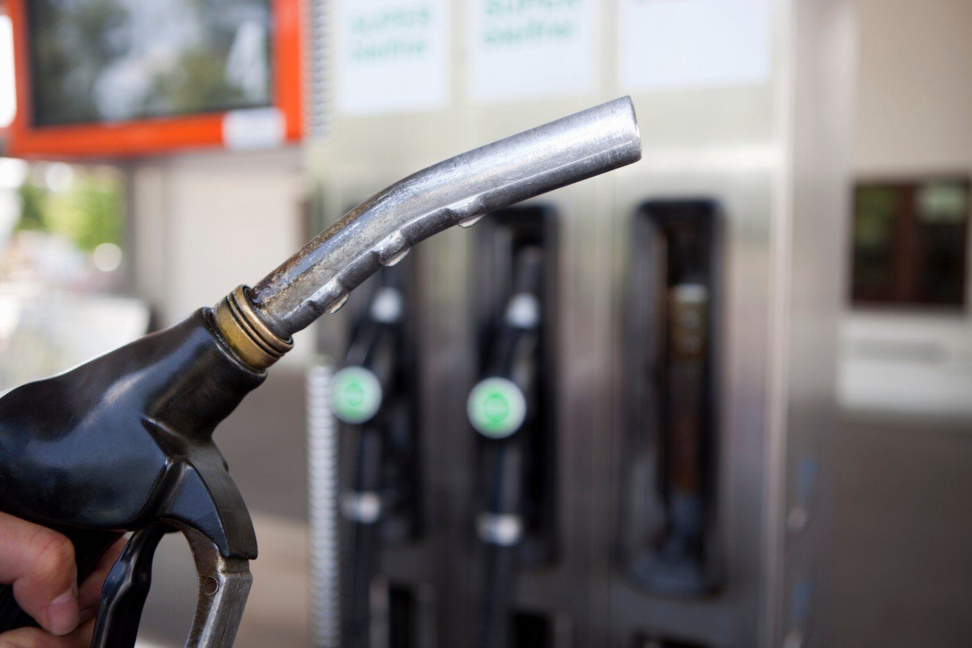 Criză energetică: Raționalizarea carburanților devine realitate în unele state europene Criza energetică globală, accentuată de conflictul din Ucraina, determină statele europene să adopte măsuri drastice pentru a face față penuriei de carburanți