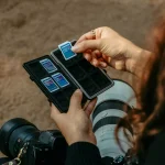 Cardurile de memorie și stick-urile USB, tot mai scumpe pentru buzunarul românului